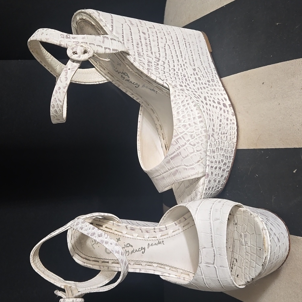 Alice + Olivia Elegant White Croc-Embossed Platform Sandals
